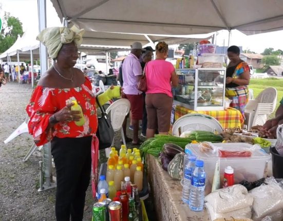 Apatou-Un-marche-100-local