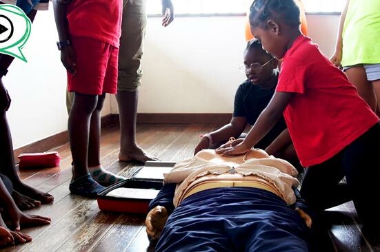 Atelier premiers secours à destination des enfants