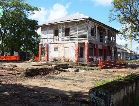 Découverte de vestiges autour de la maison du receveur des douanes