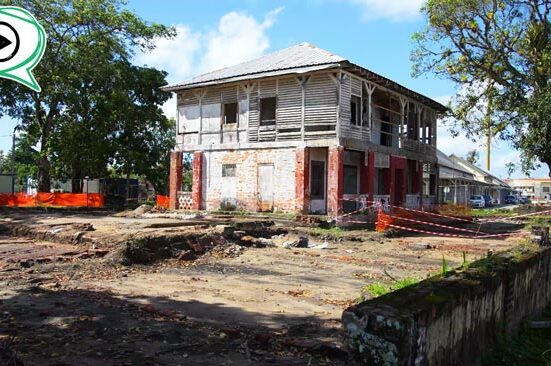 Découverte de vestiges autour de la maison du receveur des douanes