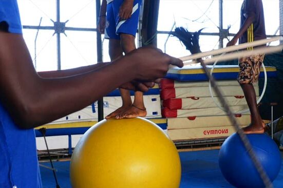 Aujourd’hui, dans l’épisode 9, découvrez le cirque avec Cynthia Jambon et Latitude Cirque