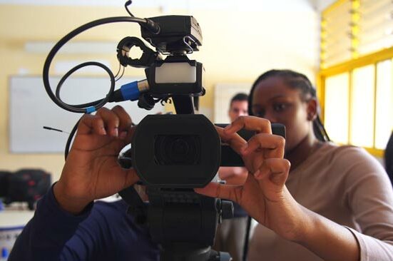 Au lycée Bertène Juminer, à Saint-Laurent du Maroni, un projet ouvre les portes du cinéma aux élèves