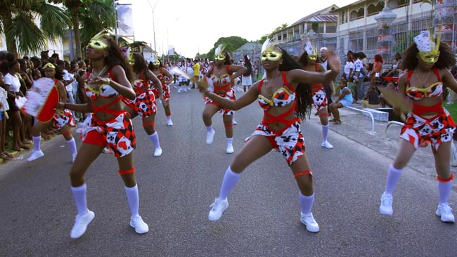 Le 2 février 2026, la Grande Parade le l’Ouest a régalé les spectateurs. Les rues de Saint-Laurent ont accueilli pas moins de 36 groupes, sur le thème « haut en couleurs ».