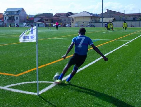 Cette initiative a été organisé par l’association Ouest Guyane Sport, et permet aux jeunes joueurs de pratiquer le football dans des conditions professionnelles