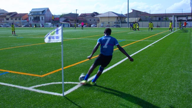 Cette initiative a été organisé par l’association Ouest Guyane Sport, et permet aux jeunes joueurs de pratiquer le football dans des conditions professionnelles