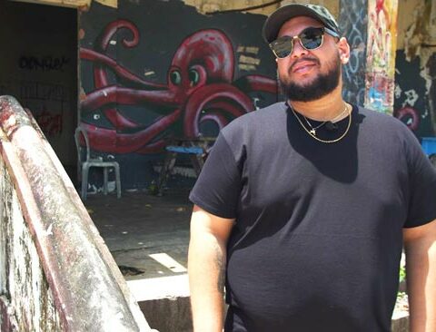 Cet artiste s’est imposé comme une figure incontournable du street art en Guyane française