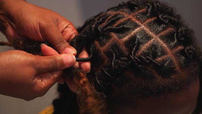 Passionnée de coiffure depuis de nombreuses années, Vanessa Badette s'est spécialisée dans les coiffures de locks