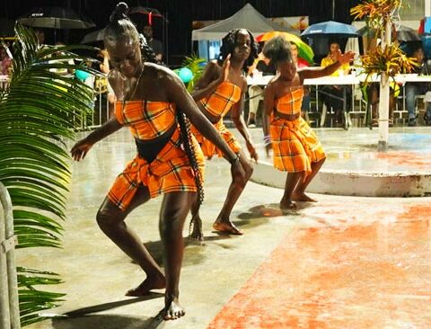 Concours de danse à Grand-Santi