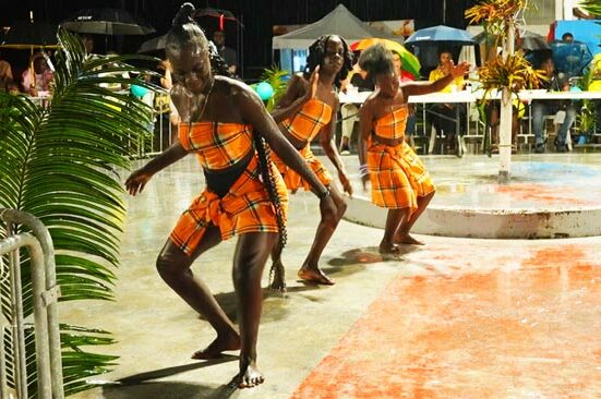 Concours de danse à Grand-Santi