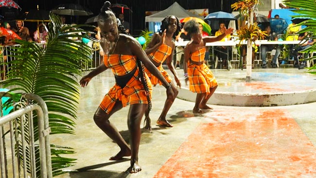 Concours de danse à Grand-Santi