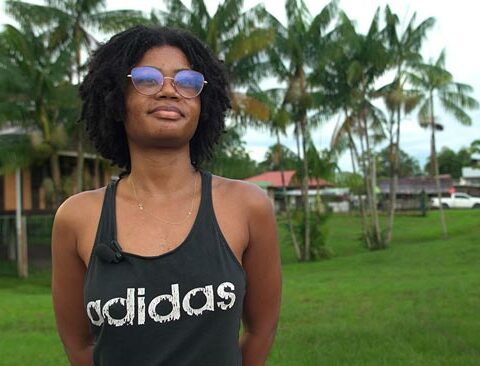 Parmi les juristes de la pirogue du droit, la juriste Lindsay Sophie détaille l’accès aux droits et ses missions au CDAD