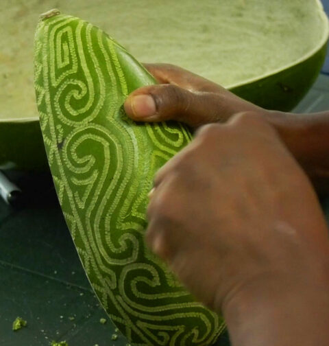 (Archives 2022) Atelier d'art manuel Kali'na : La sculpture sur calebasse