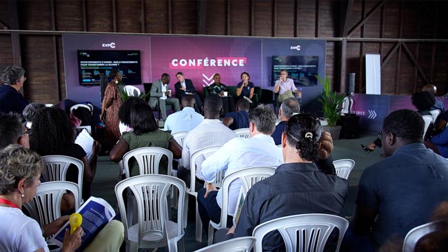 Les mercredi 28 et jeudi 29 octobre 2026, l’Association des maires de Guyane a organisé la 3e édition du Salon des maires au stade René-Long, à Saint-Laurent-du-Maroni. Une première dans l’Ouest guyanais.